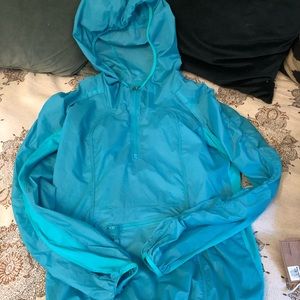 Lululemon light wind breaker size 6